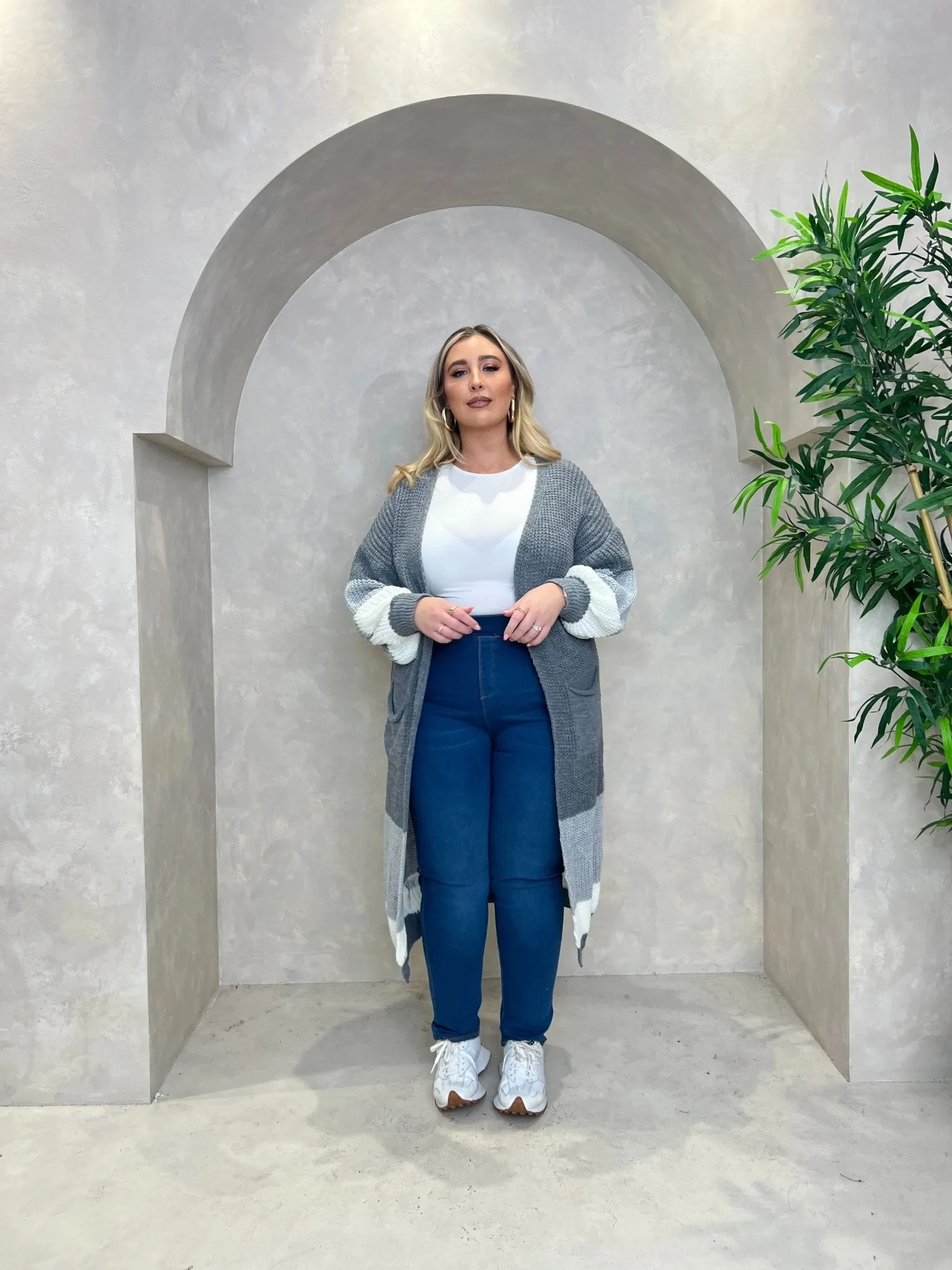 Curve Long Length Contrast Stripe Cardigan
