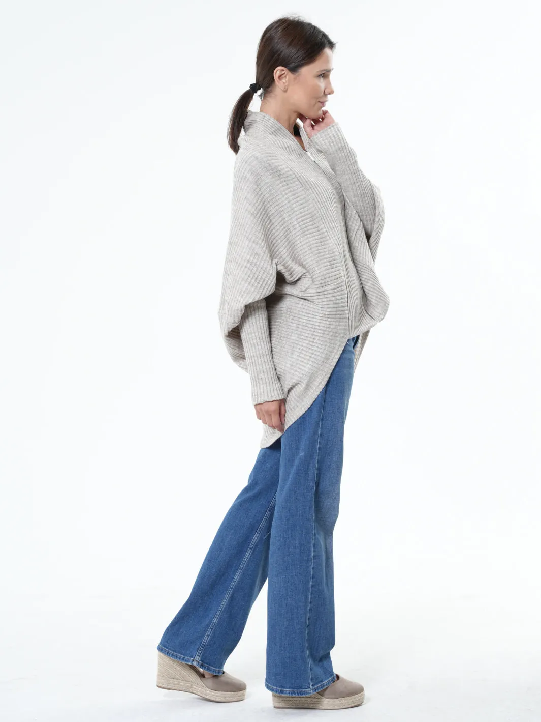 Extravagant Cardigan With Front Zipper In Beige