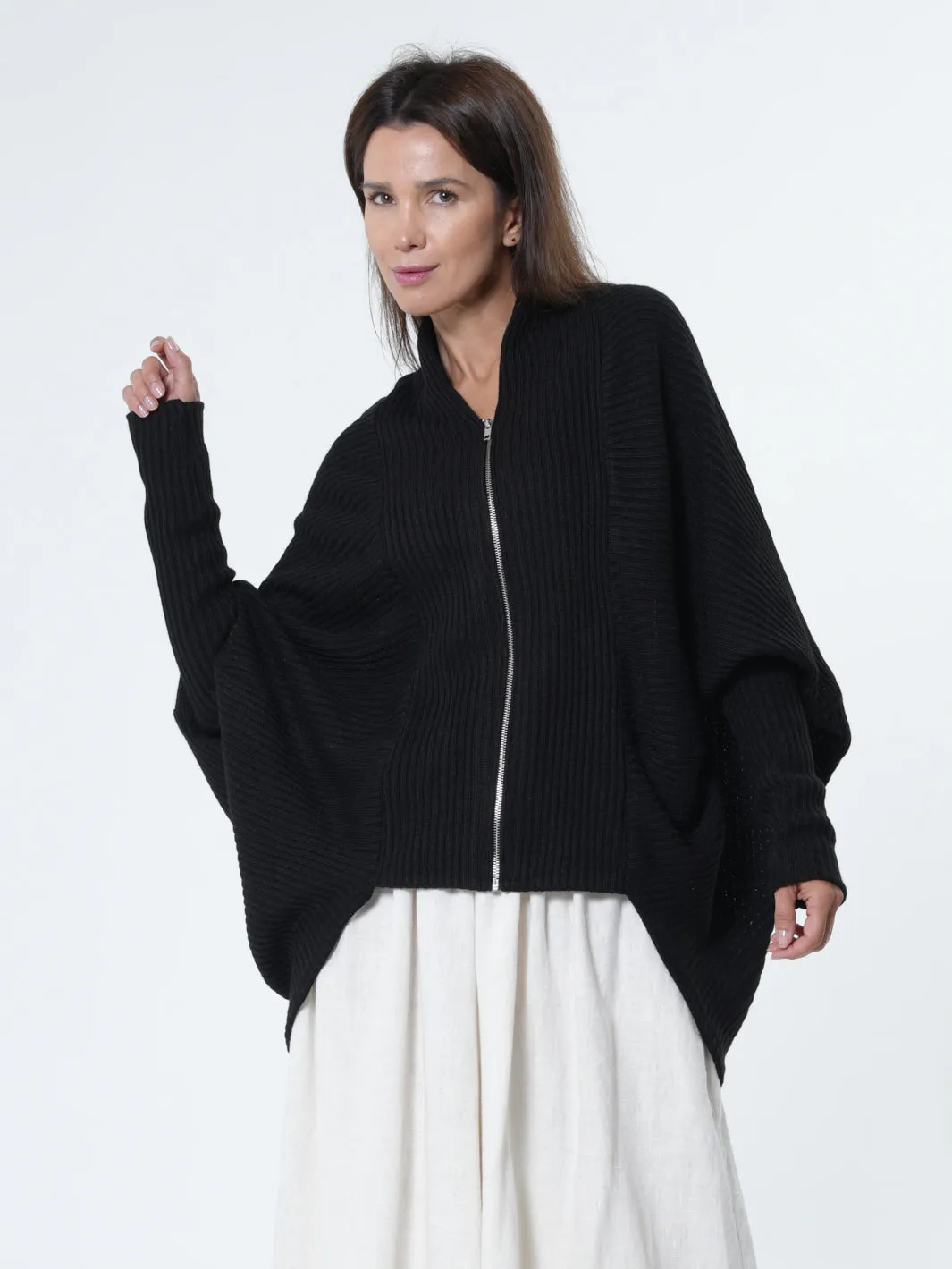 Extravagant Cardigan With Front Zipper In Beige