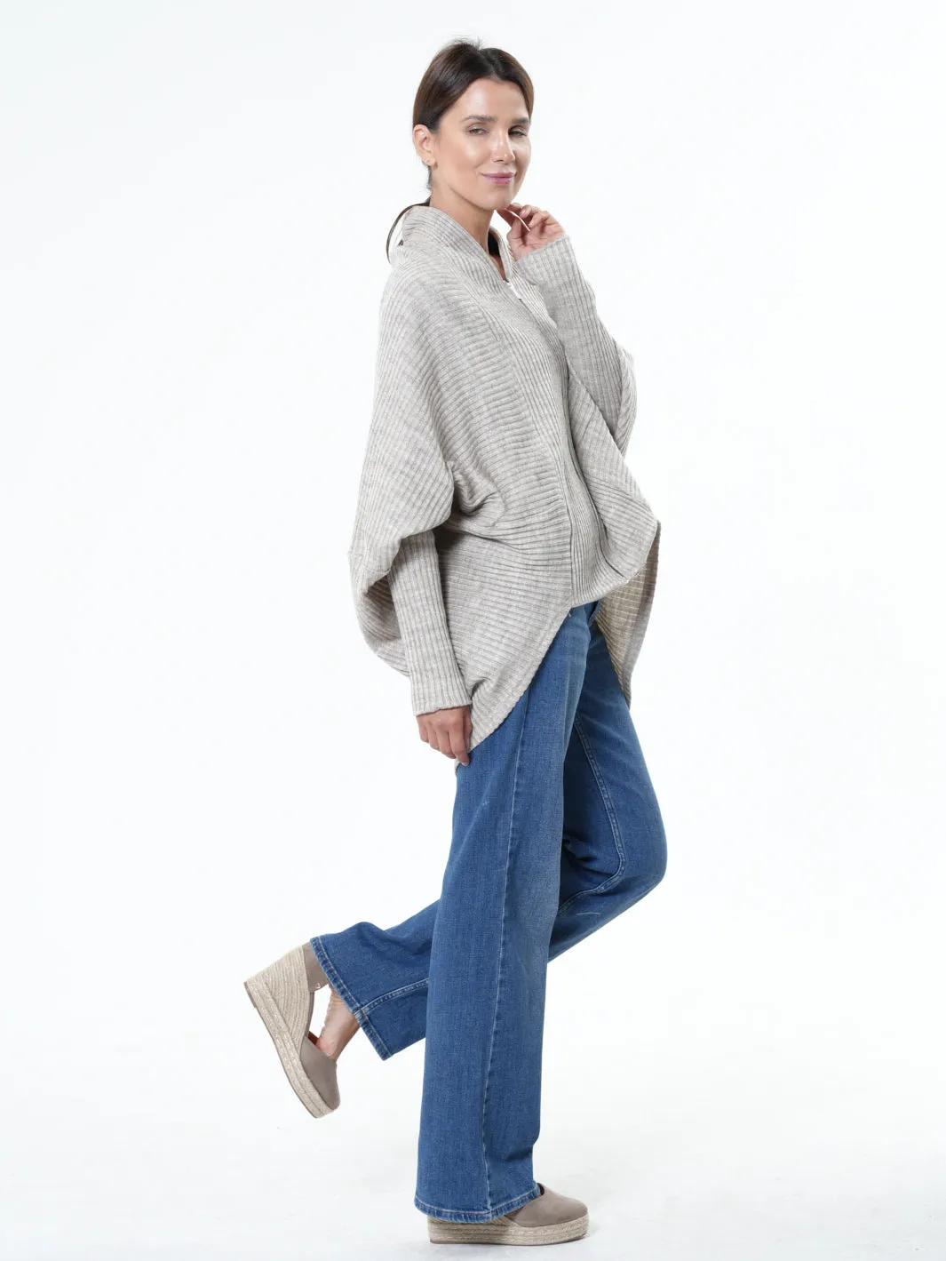 Extravagant Cardigan With Front Zipper In Beige