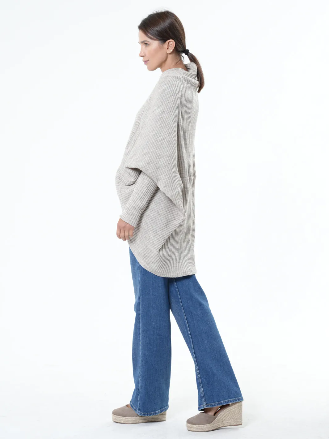 Extravagant Cardigan With Front Zipper In Beige
