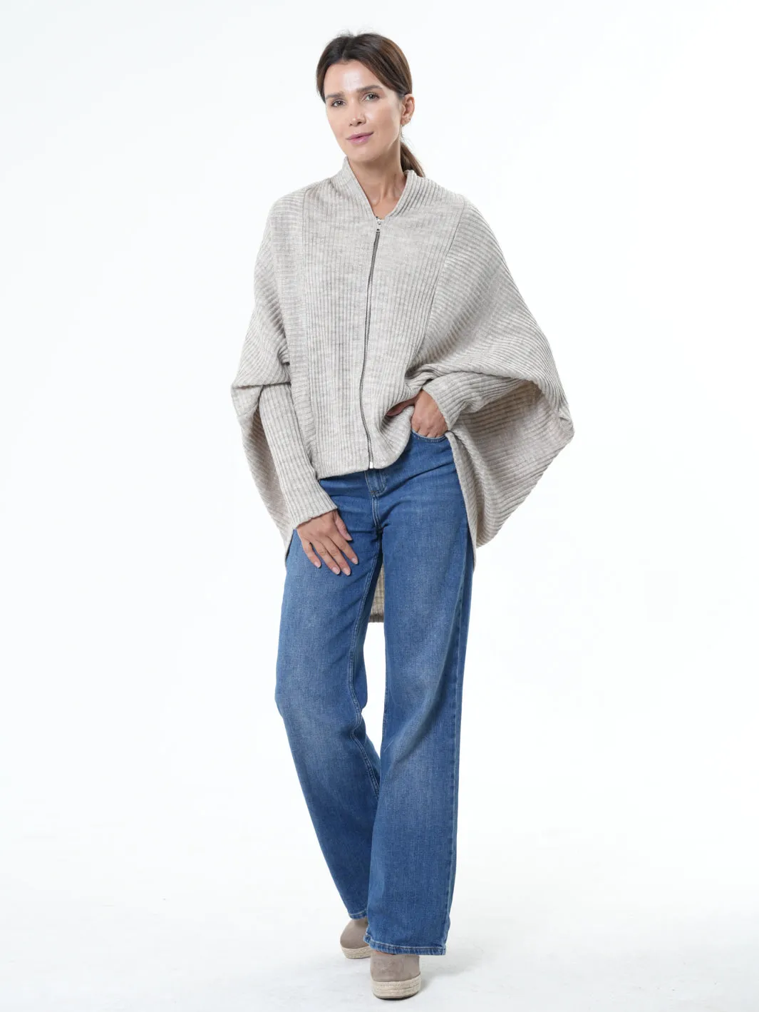 Extravagant Cardigan With Front Zipper In Beige