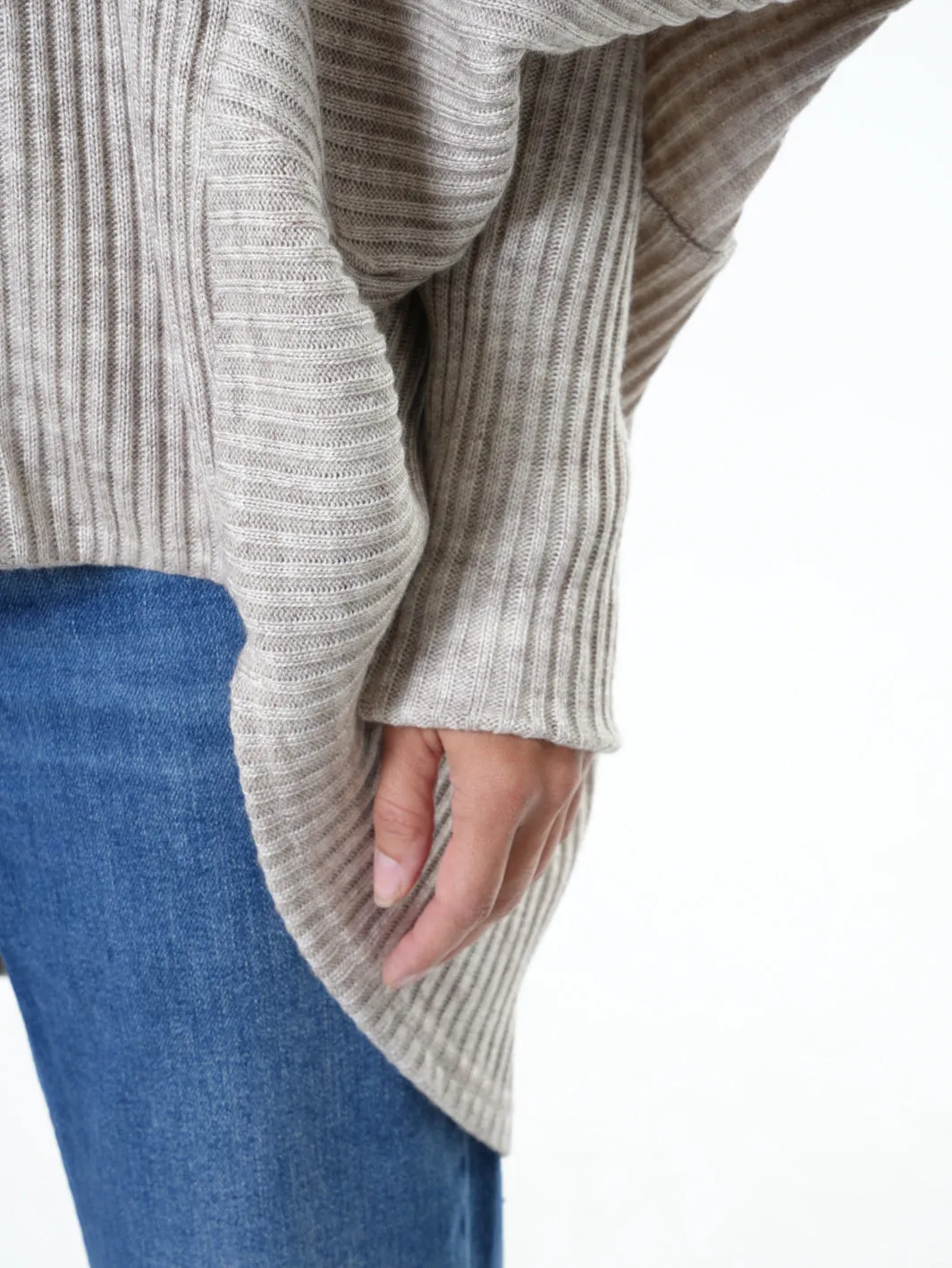 Extravagant Cardigan With Front Zipper In Beige