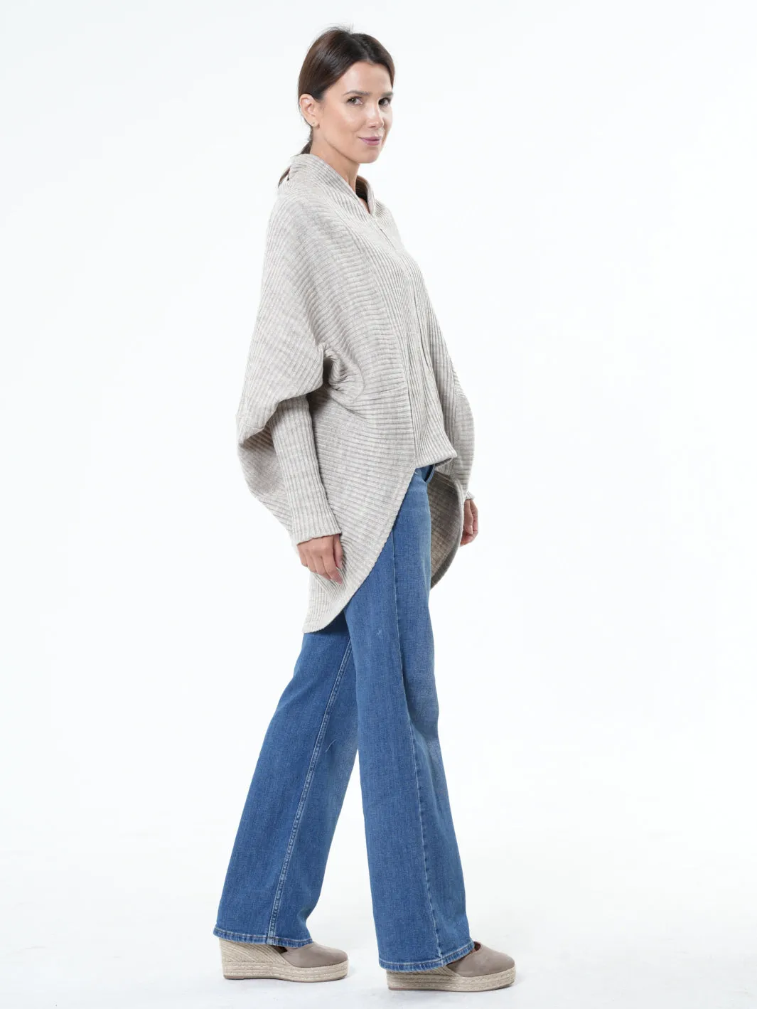 Extravagant Cardigan With Front Zipper In Beige