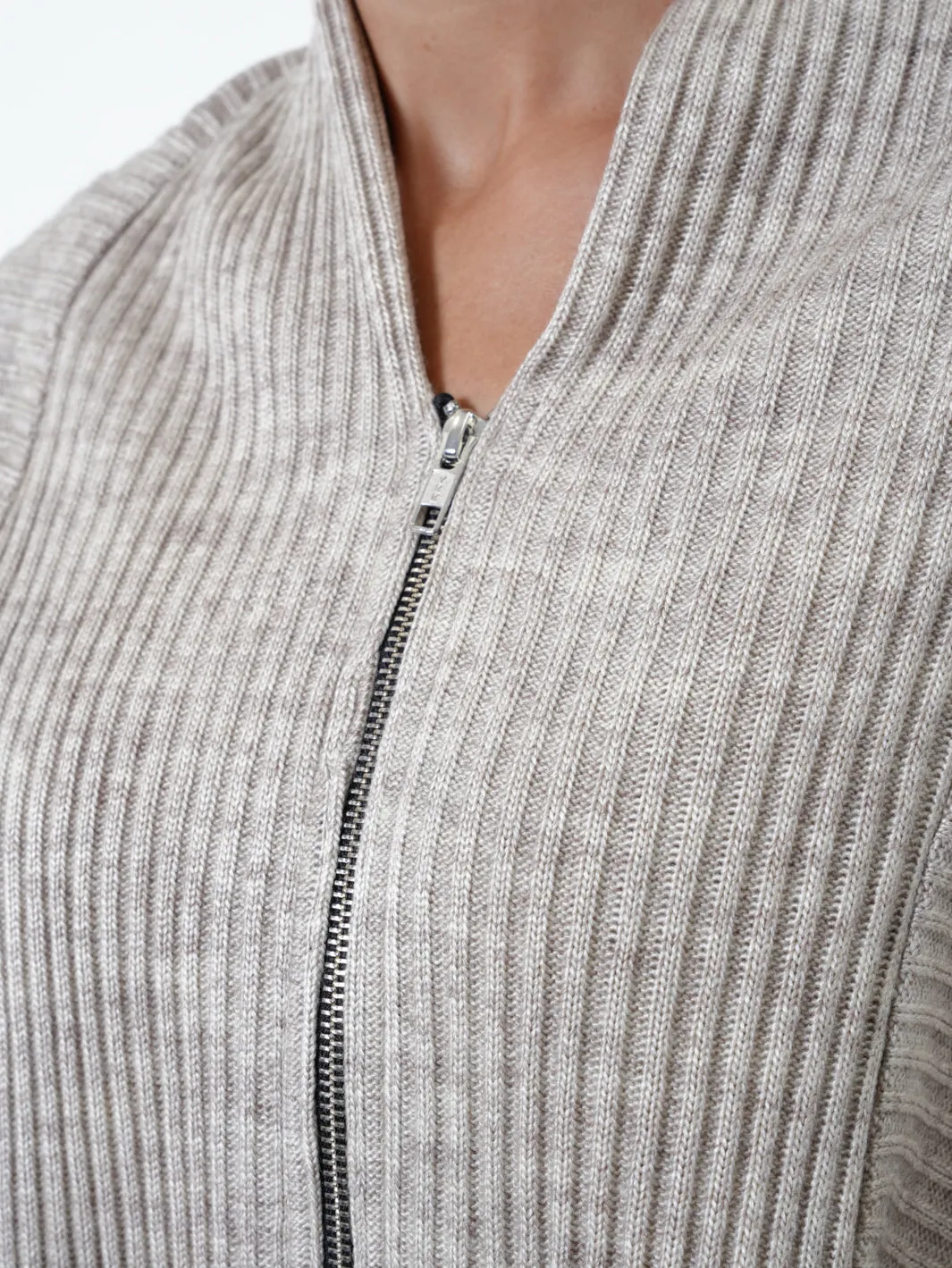 Extravagant Cardigan With Front Zipper In Beige