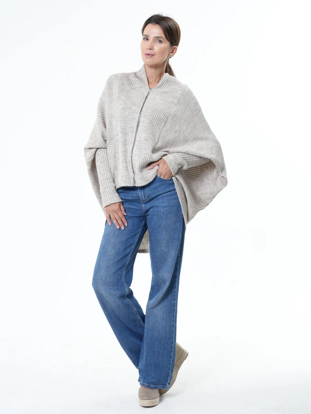 Extravagant Cardigan With Front Zipper In Beige