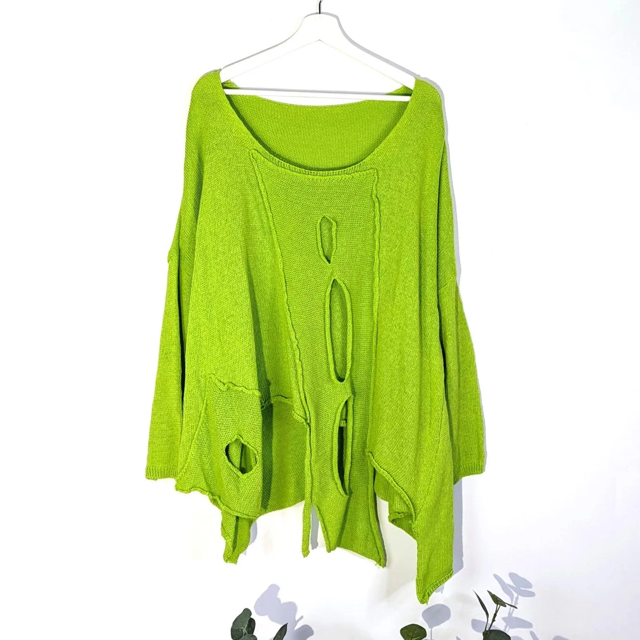 Fashionable holey cotton jumper with side pocket detail