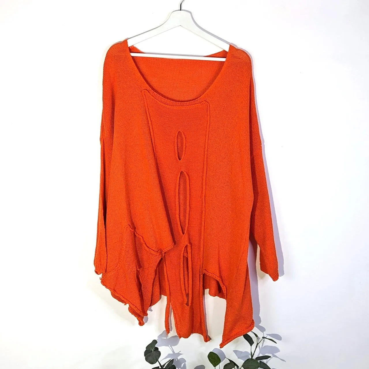 Fashionable holey cotton jumper with side pocket detail