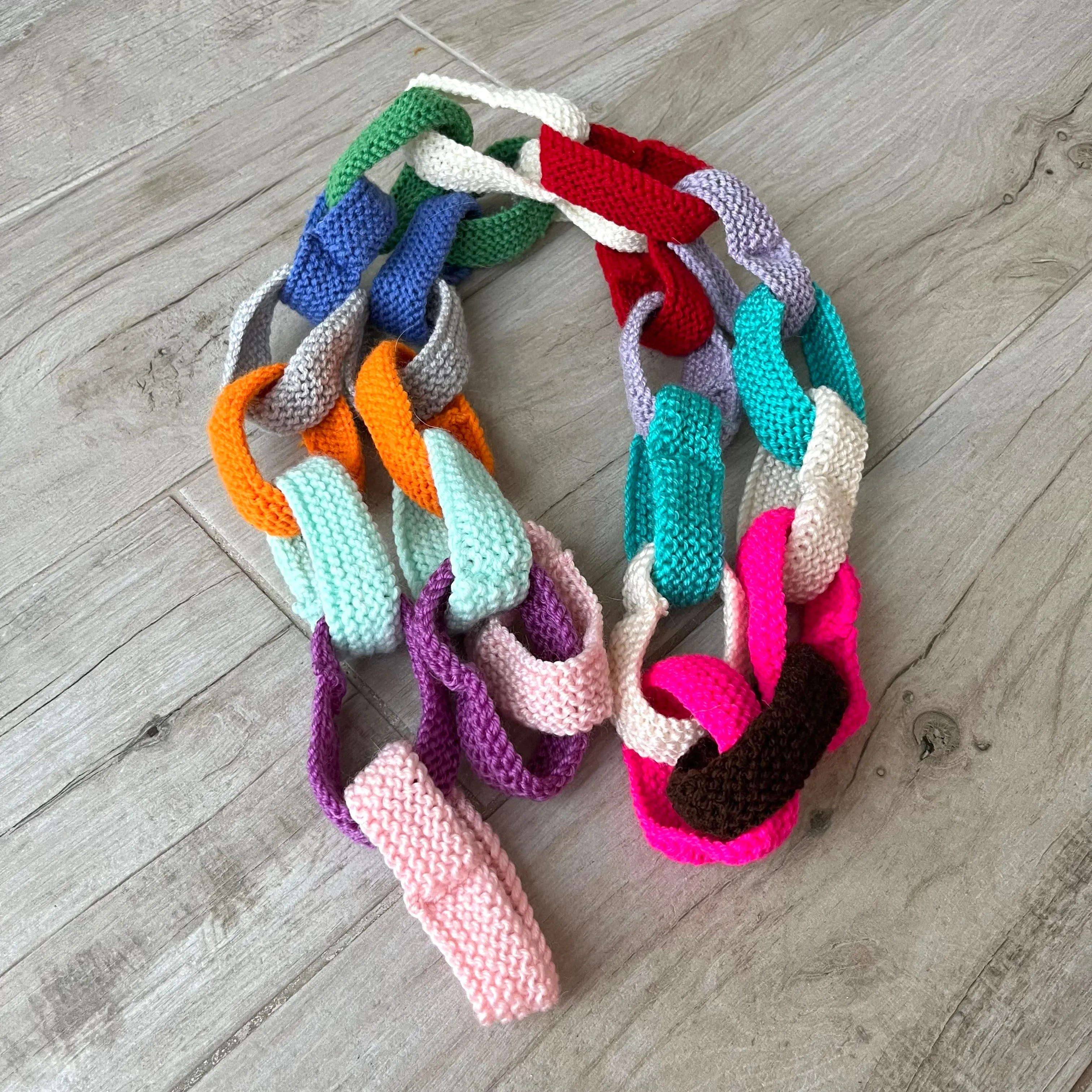 Knitted ‘Paper’ Chain 1