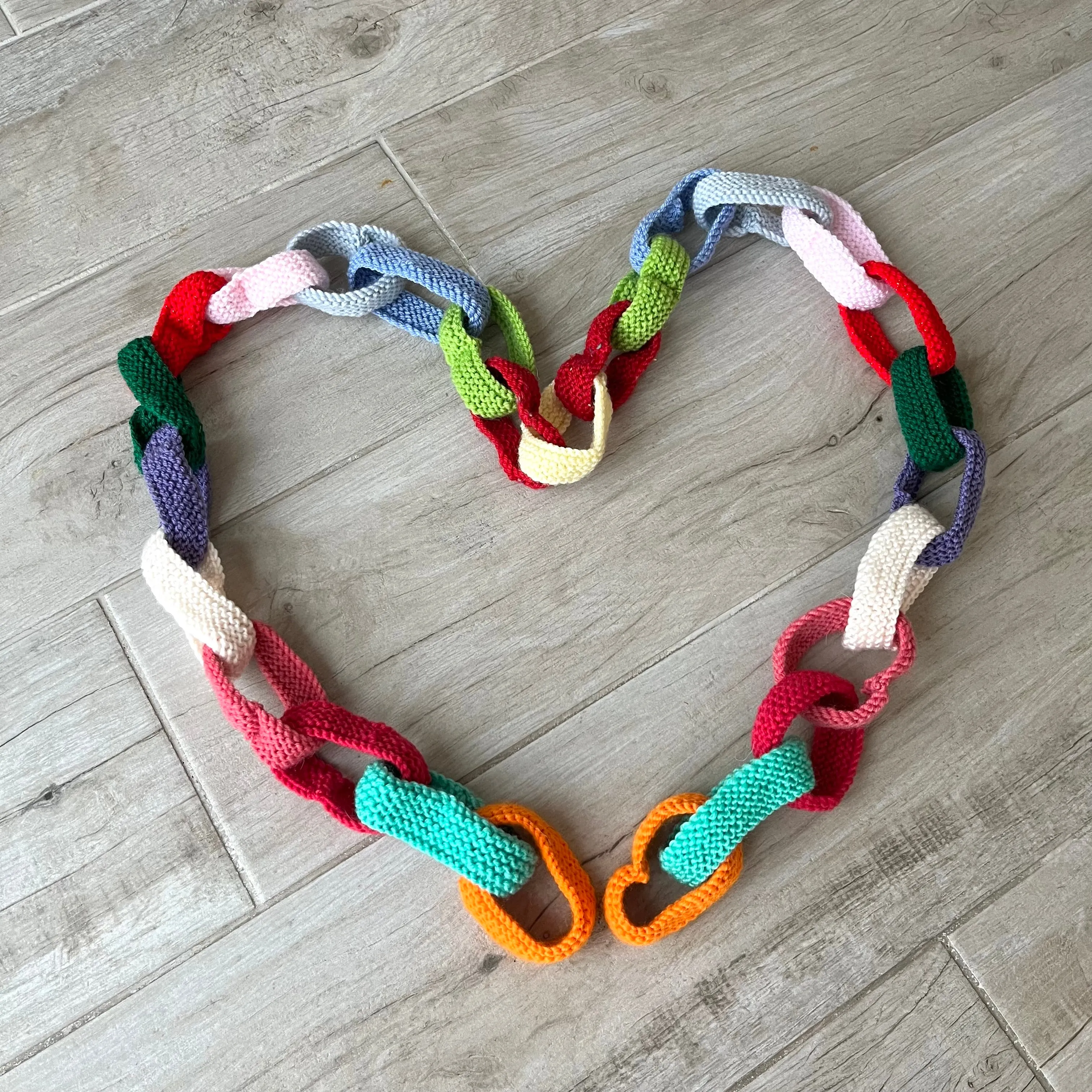 Knitted ‘Paper’ Chain 2