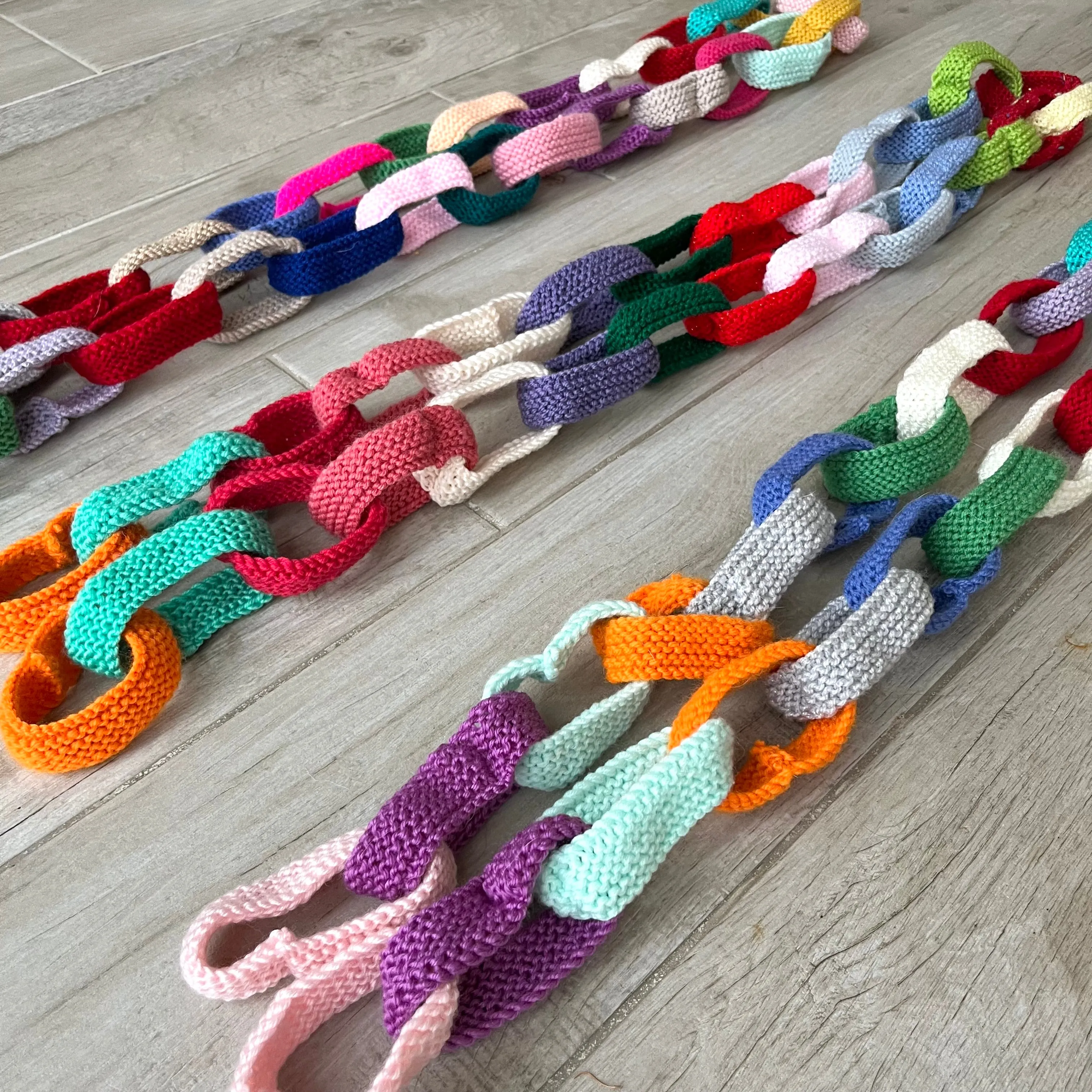 Knitted ‘Paper’ Chain 2