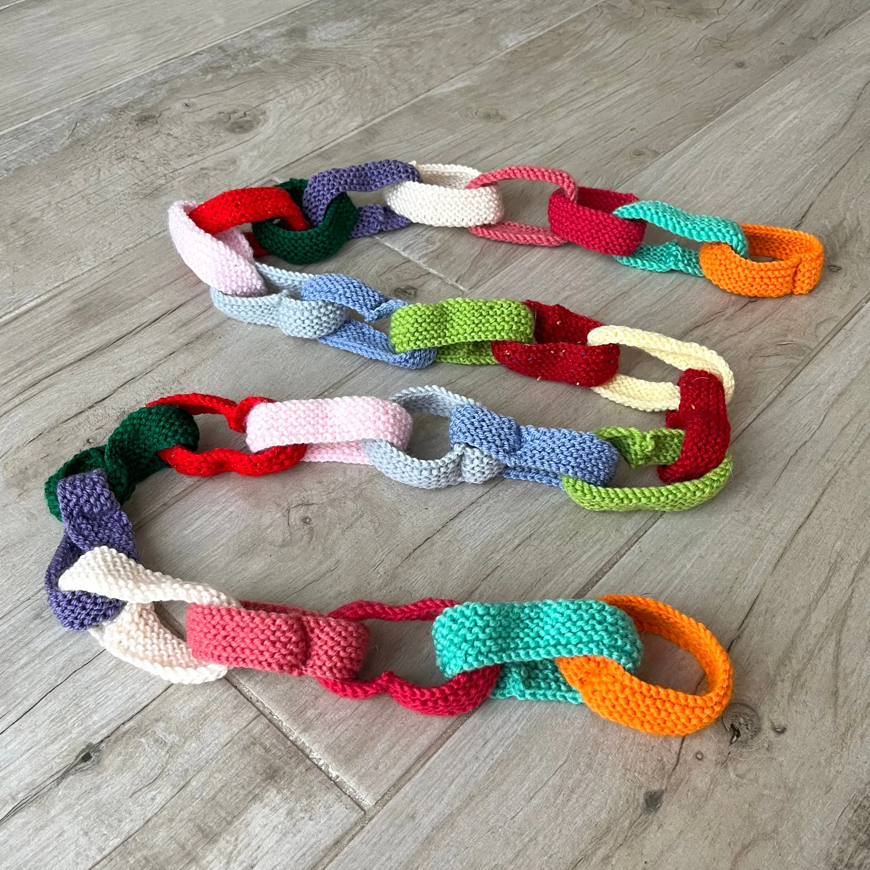 Knitted ‘Paper’ Chain 2