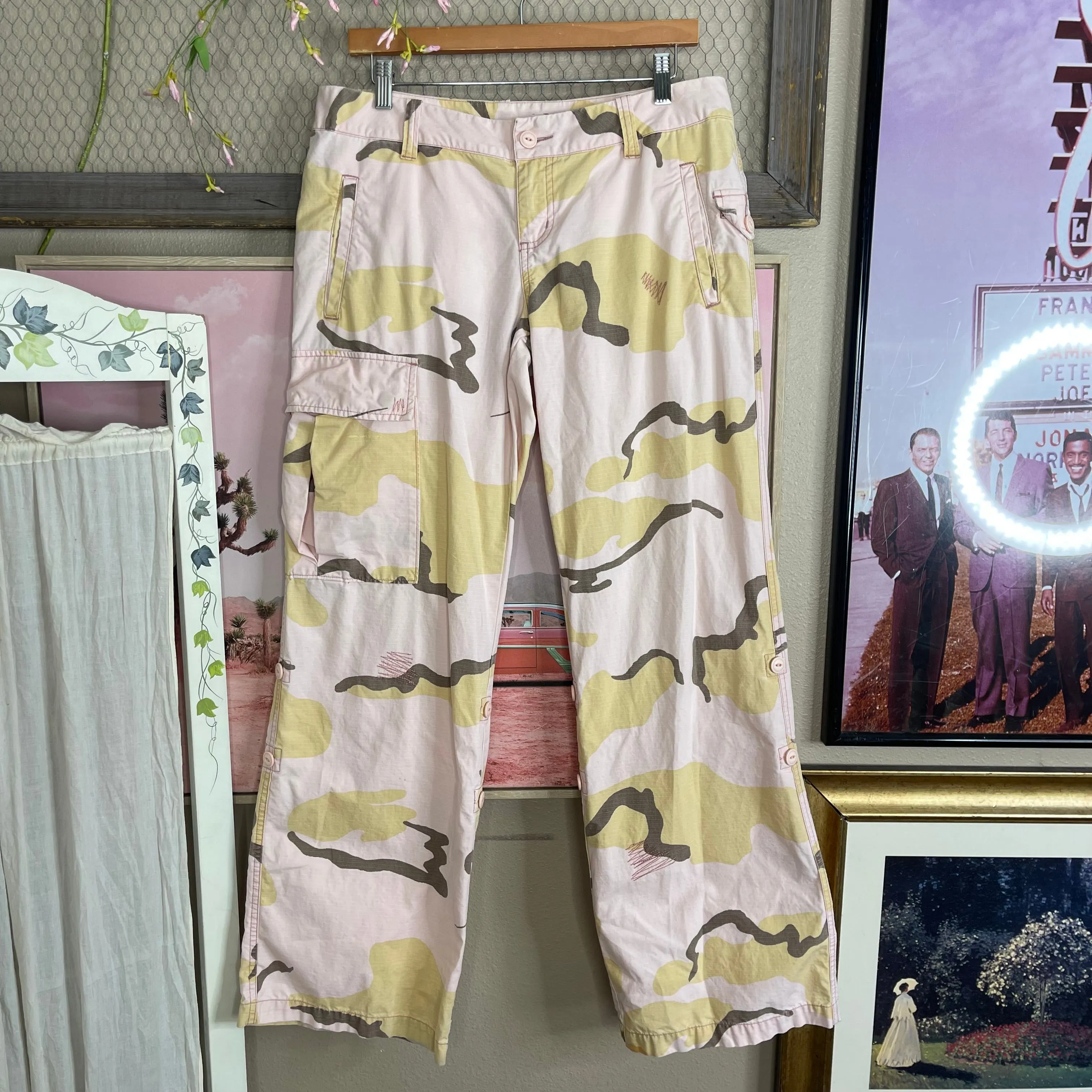 THRIFTED AMERICAN RAG PINK CAMOUFLAGE CARGO PANTS