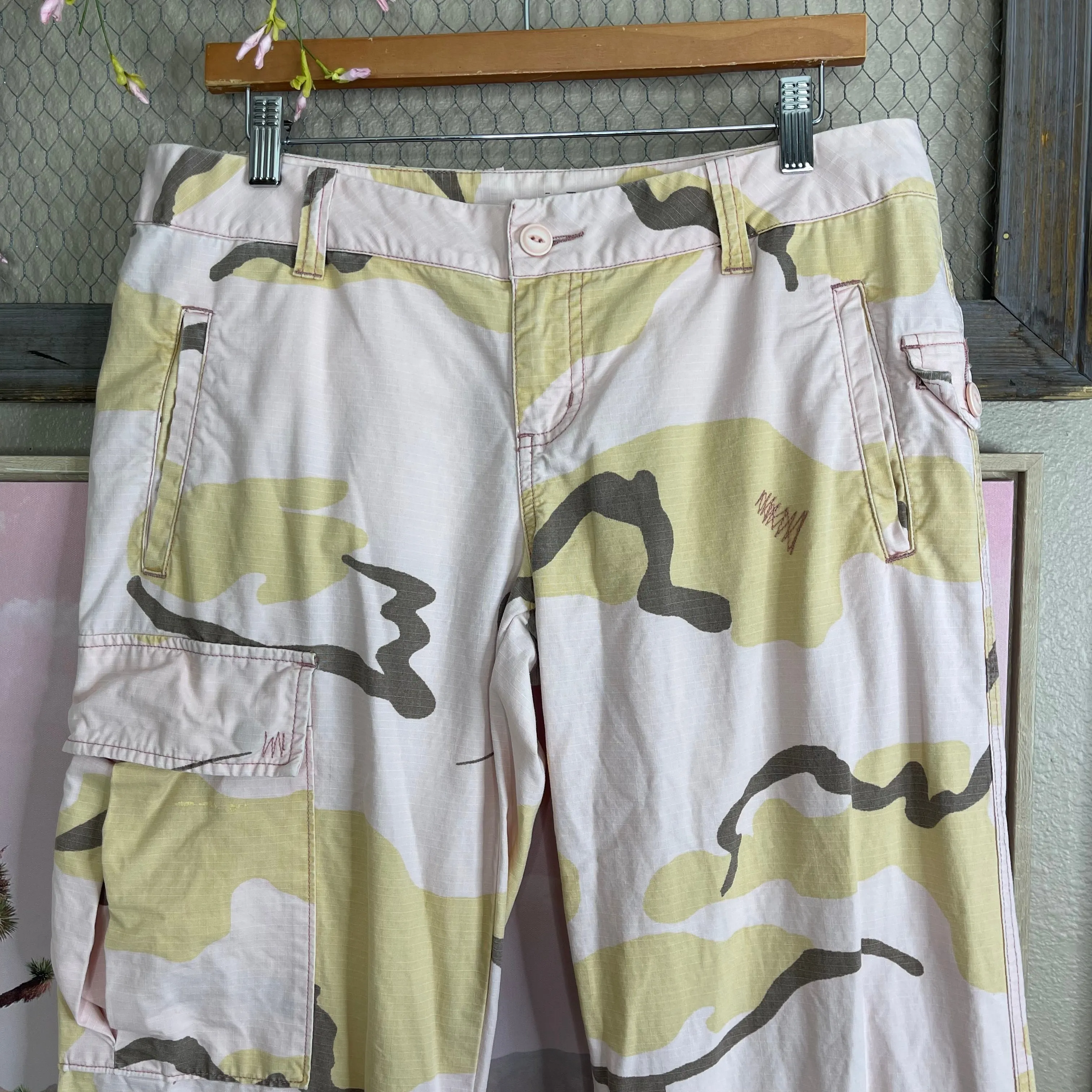 THRIFTED AMERICAN RAG PINK CAMOUFLAGE CARGO PANTS