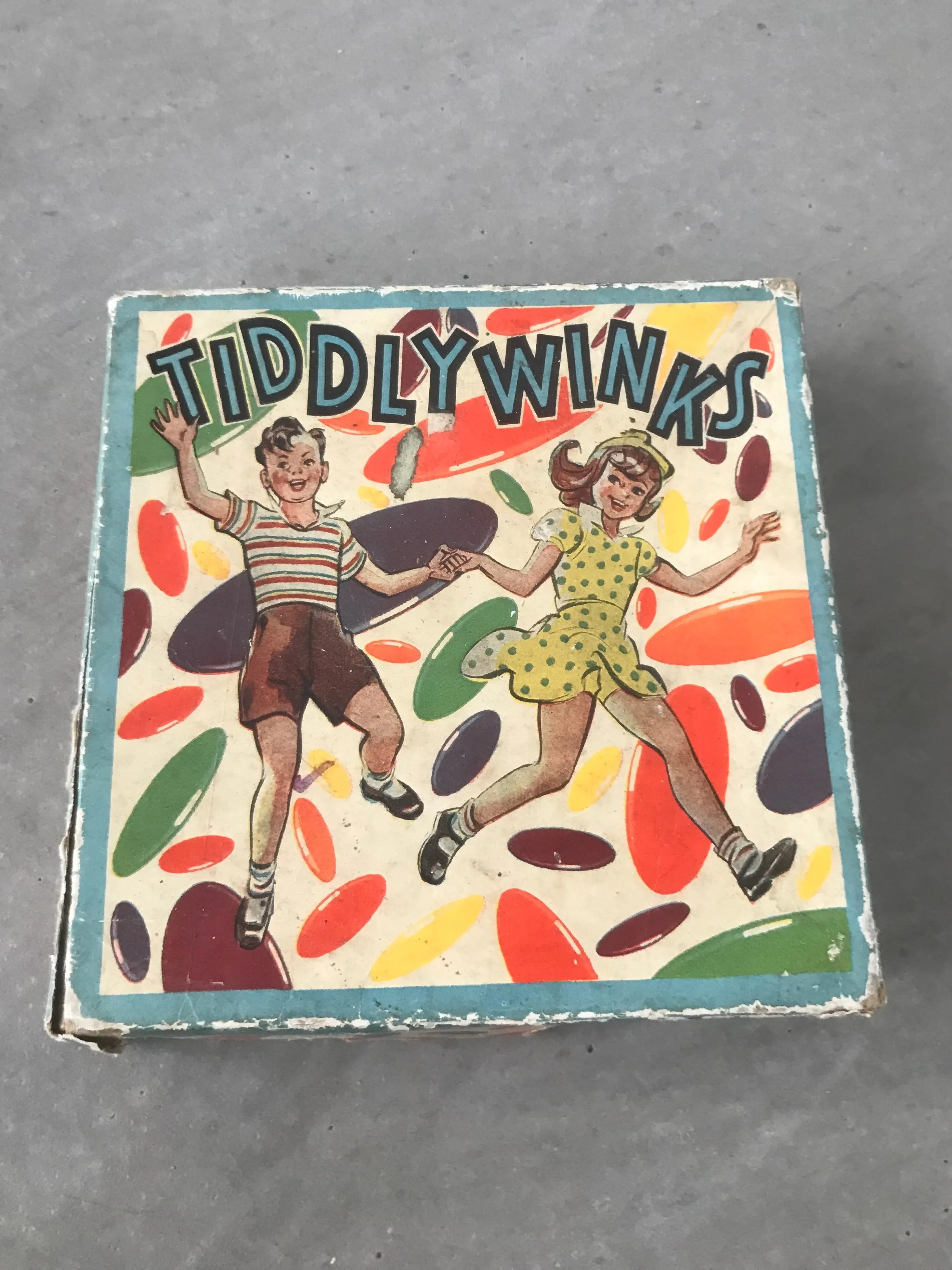 Vintage 1950's traditional tiddlywinks game